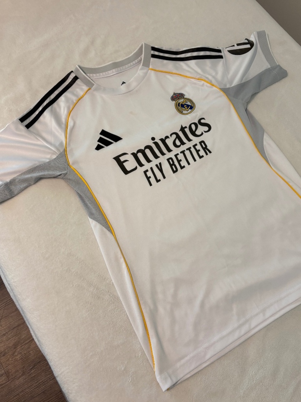 Real Madrid 25/26 Home Jersey Shirt – 2025/26 Season – Adidas Soccer Football